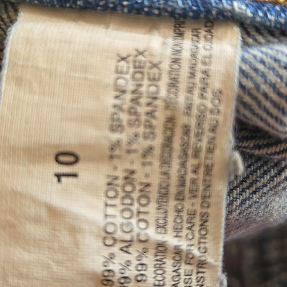 Gloria Vanderbilt - Picture 3 of 9